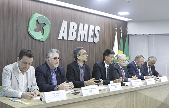 Debate sobre Educação Superior com os representantes dos presidenciáveis (Reportagem CBN) 