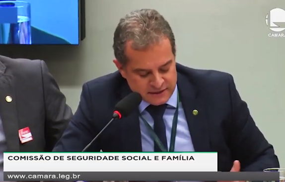 ABMES apresenta mitos e verdades sobre EAD na Câmara dos Deputados